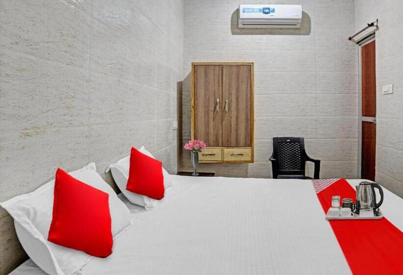 غرفة كلاسيكية ثلاثية, Oyo Flagship 70023 New Mansi