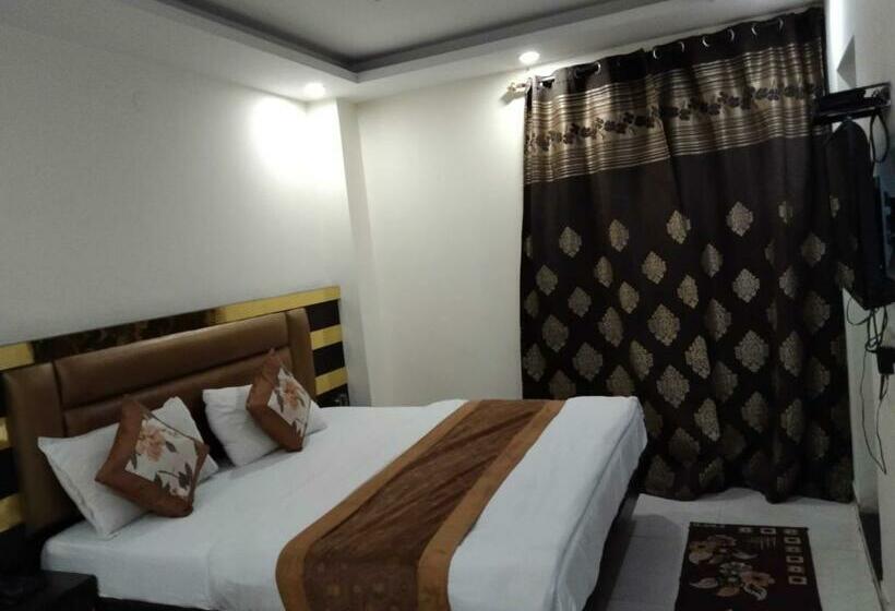 غرفة كلاسيكية ثلاثية, Pop 700964  Pingal Dream Near Prachin Shani Mandir