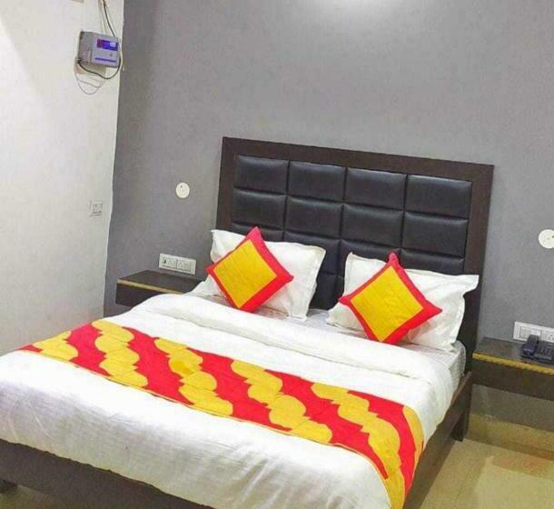 غرفة كلاسيكية ثلاثية, Pop 700964  Pingal Dream Near Prachin Shani Mandir