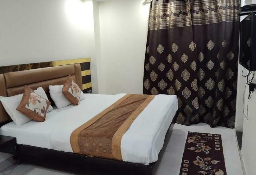 غرفة كلاسيكية ثلاثية, Pop 700964  Pingal Dream Near Prachin Shani Mandir