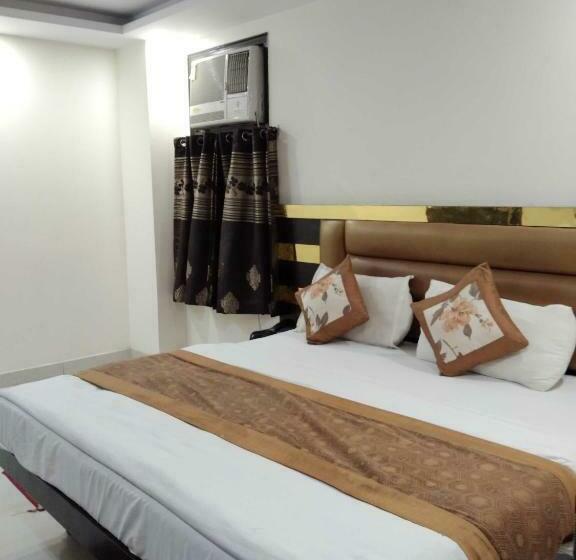 غرفة كلاسيكية ثلاثية, Pop 700964  Pingal Dream Near Prachin Shani Mandir