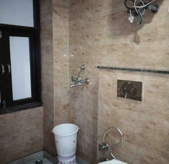 غرفة كلاسيكية ثلاثية, Pop 700964  Pingal Dream Near Prachin Shani Mandir