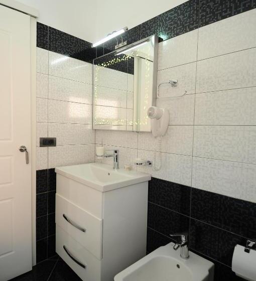 חדר בסיסי לשלושה, Rezidence Tredi City Center