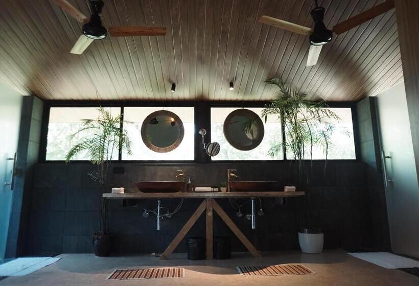 수피리어 패밀리 룸, La Selva Resort, Pench National Park