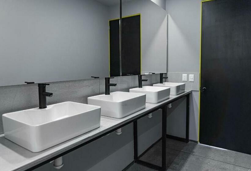 エコノミールーム, Check Inn Hostal Aeropuerto Gdl