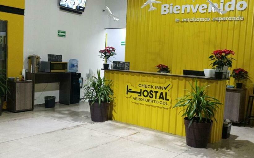 バスルーム共有のシングルスタンダード, Check Inn Hostal Aeropuerto Gdl