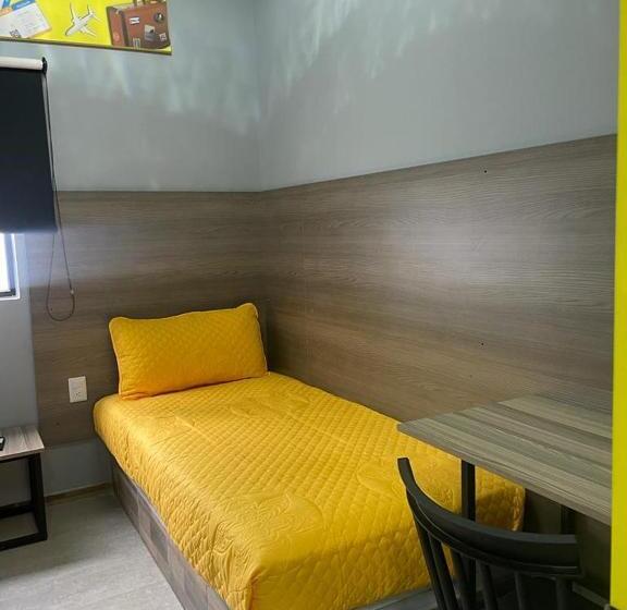 Номер Стандарт Индивидуальный Совместная Ванная, Check Inn Hostal Aeropuerto Gdl