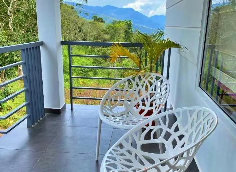 バルコニー付きジュニアスイート, The Windy Mist Resort Munnar