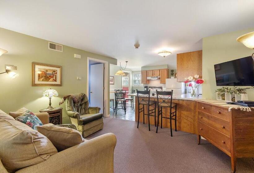 小室, After Eight Bed And Breakfast