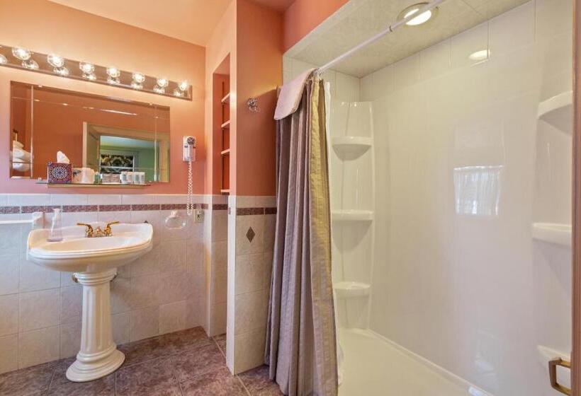 带大床的经典房间, After Eight Bed And Breakfast