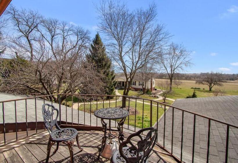 Classic room with balcony, After Eight Bed And Breakfast