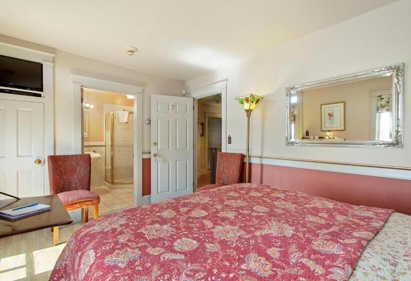 Classic room with balcony, After Eight Bed And Breakfast
