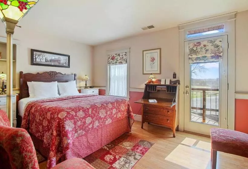 Classic room with balcony, After Eight Bed And Breakfast