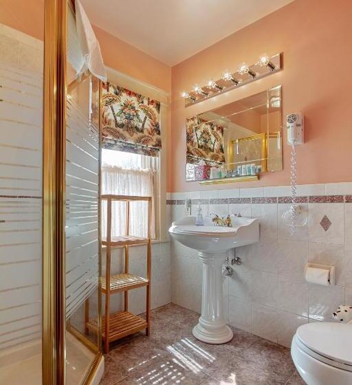 带大床的经典房间, After Eight Bed And Breakfast