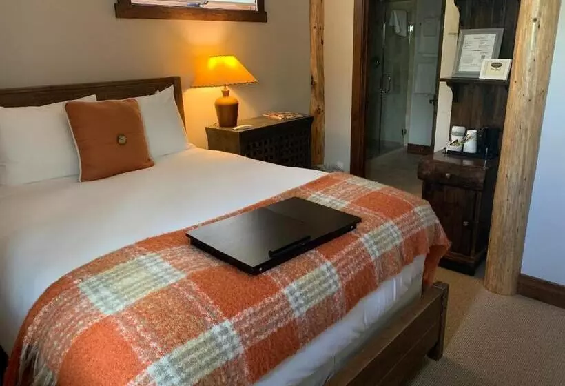 اتاق استاندارد, Bentwood Inn