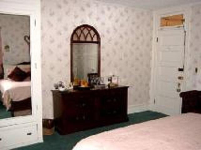 디럭스 스위트 킹 침대, Brookview Manor Inn