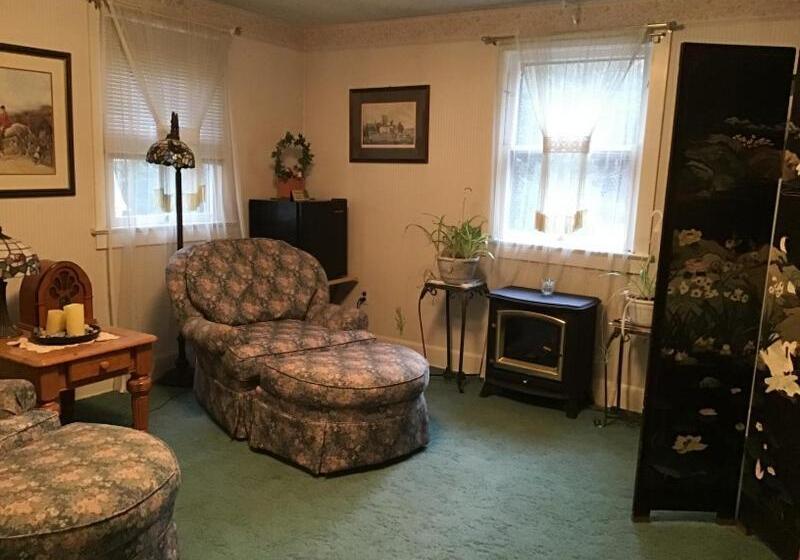 디럭스 스위트 킹 침대, Brookview Manor Inn