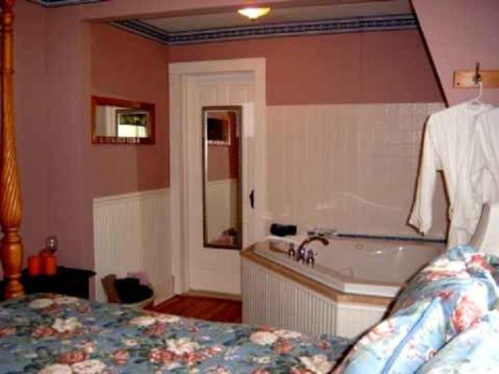 디럭스 자쿠지룸, Brookview Manor Inn