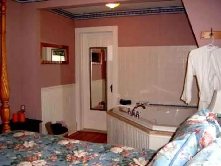 バスタブ付きデラックスルーム, Brookview Manor Inn