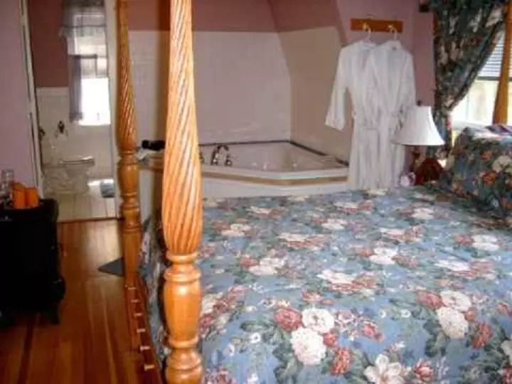 バスタブ付きデラックスルーム, Brookview Manor Inn