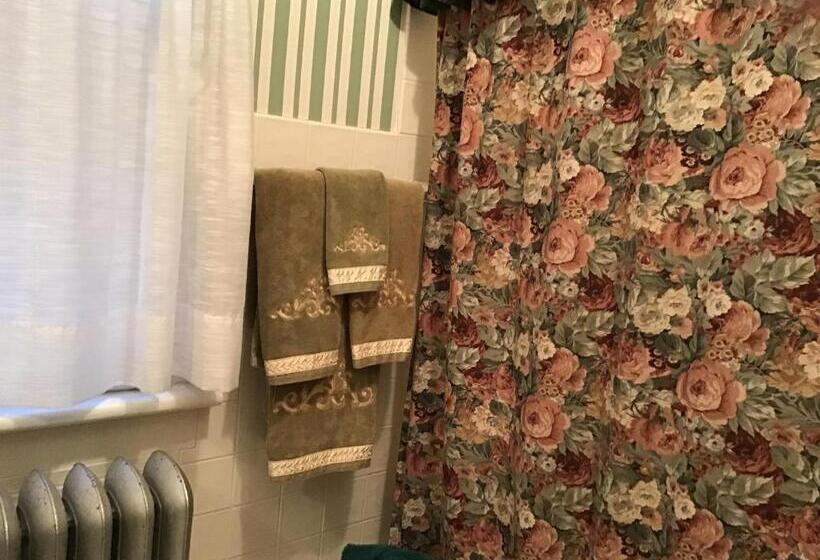 标准间, Brookview Manor Inn