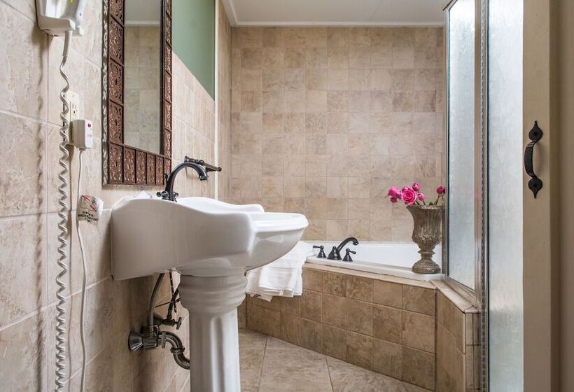 스위트, Colonial Inn