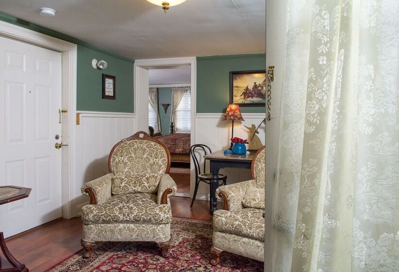 스위트, Colonial Inn