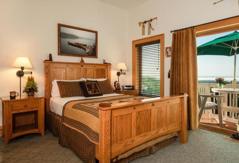 Номер Стандарт с Балконом, Inn At Wawanissee Point