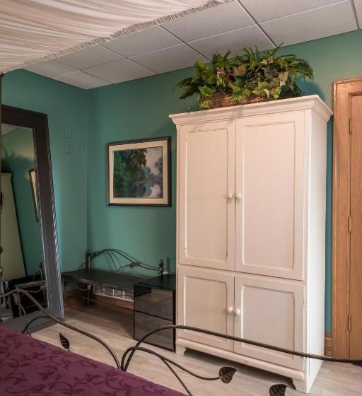 חדר סטנדרט עם מיטת קינג, Inn At Wawanissee Point