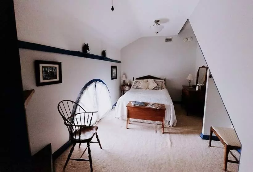 スーペリアの４人部屋, Mayhurst Estate