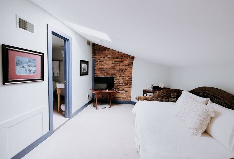 חדר סופריור לארבעה, Mayhurst Estate