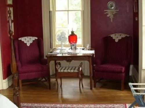 デラックスルーム, Mayhurst Estate