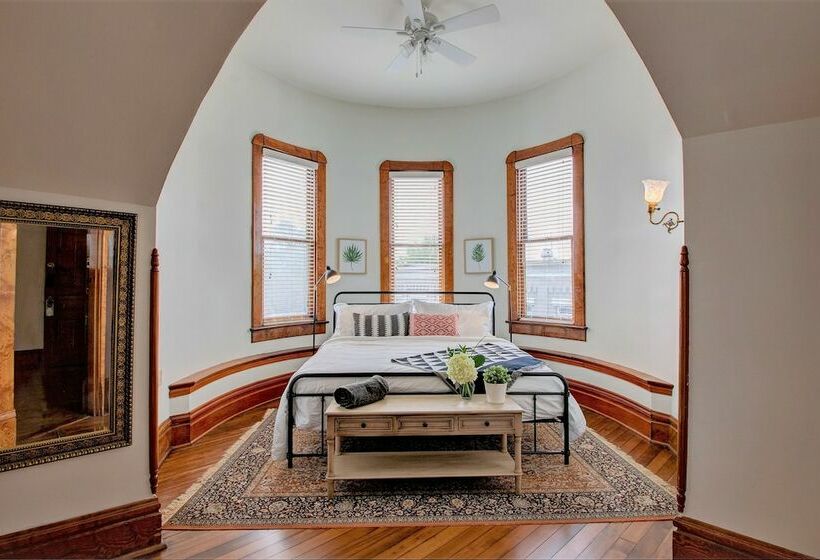 سوئیت پریمیوم, The Baker