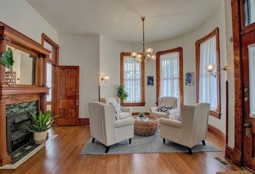 سوئیت پریمیوم, The Baker