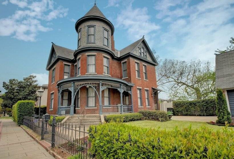 سوئیت پریمیوم, The Baker