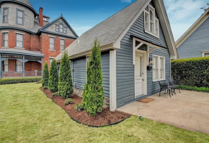 خانه 1 خوابه, The Baker