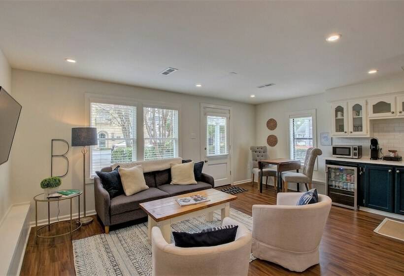 خانه 1 خوابه, The Baker