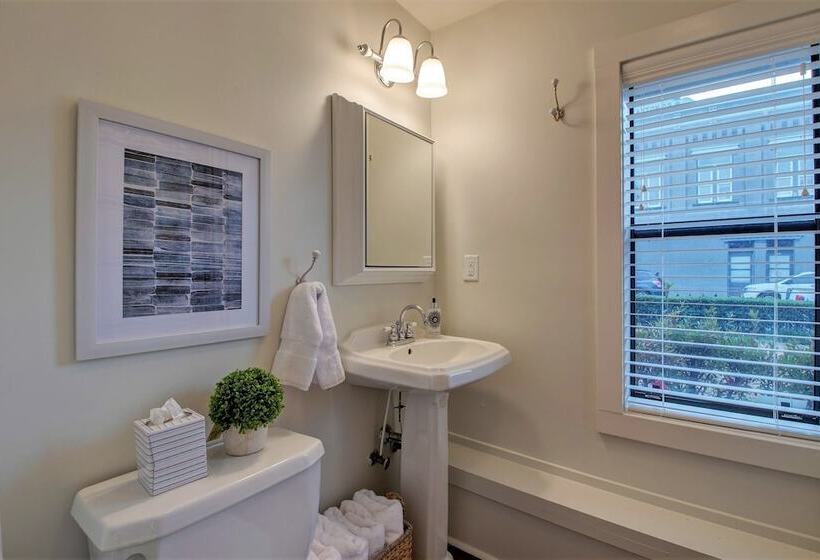 خانه 1 خوابه, The Baker