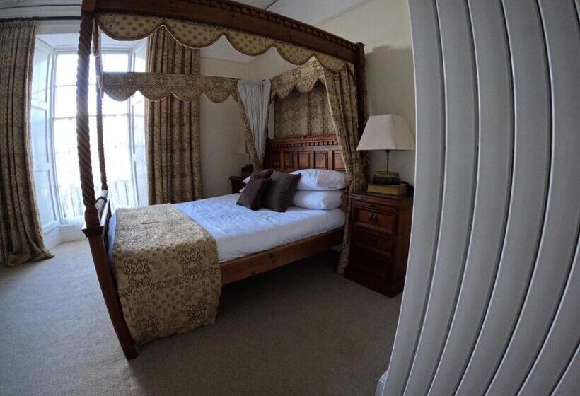 Номер Стандарт, The Grove Falmouth