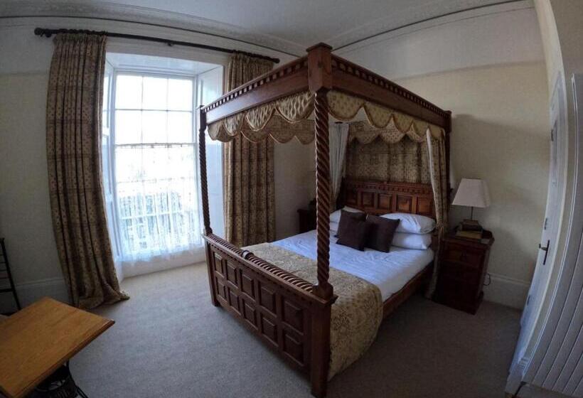 Номер Стандарт, The Grove Falmouth