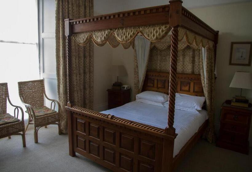 Номер Стандарт, The Grove Falmouth