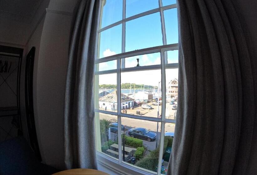 Семейный Номер, The Grove Falmouth