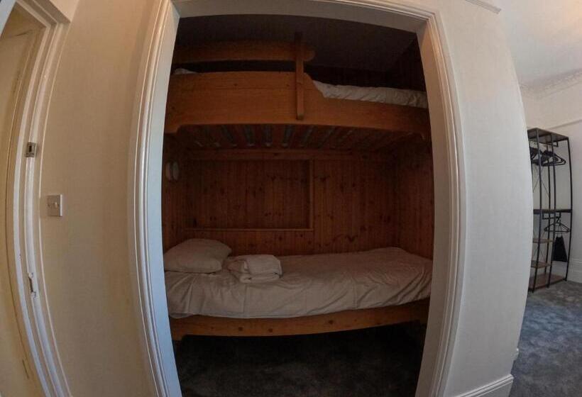 Семейный Номер, The Grove Falmouth