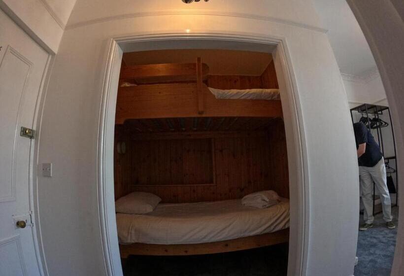 Семейный Номер, The Grove Falmouth