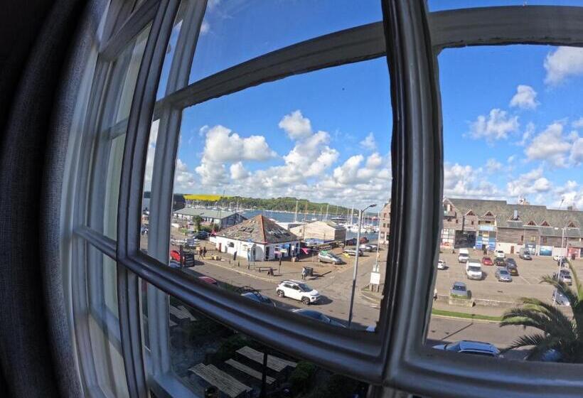 Семейный Номер, The Grove Falmouth