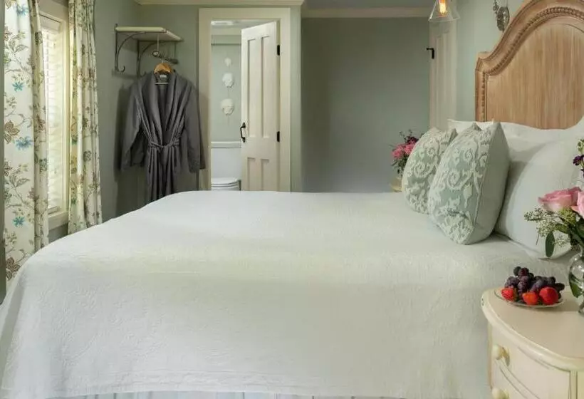 キングサイズベッドのデラックスルーム, The Inn At Yarmouth Port