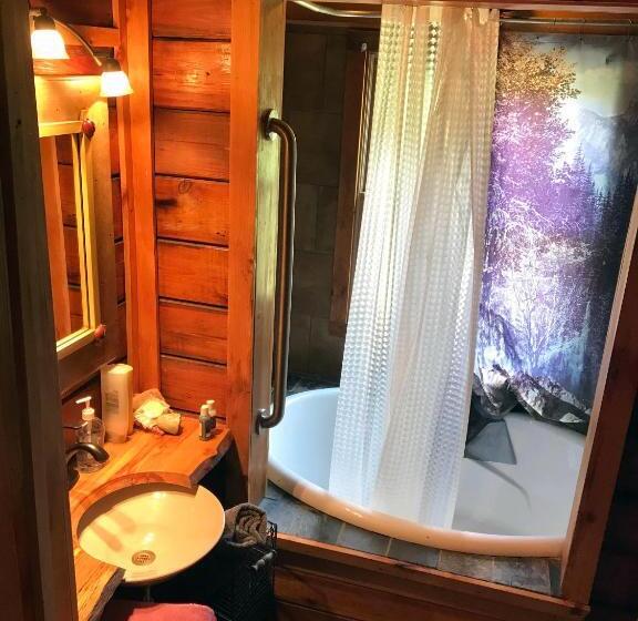 غرفة قياسية سرير كينج, Creekwalk Inn Bed And Breakfast With Cabins