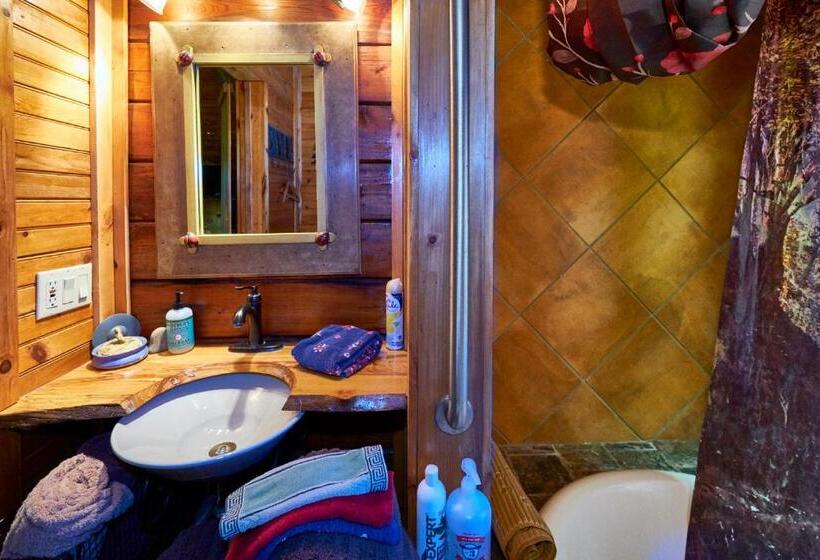 غرفة قياسية سرير كينج, Creekwalk Inn Bed And Breakfast With Cabins