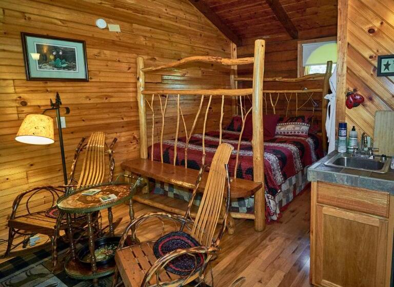 غرفة قياسية سرير كينج, Creekwalk Inn Bed And Breakfast With Cabins