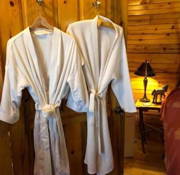 غرفة قياسية سرير كينج, Creekwalk Inn Bed And Breakfast With Cabins